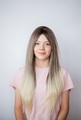 Перука блонд довга з темною кореневою зоною розтяжка кольору ( 6250 ) Зображення